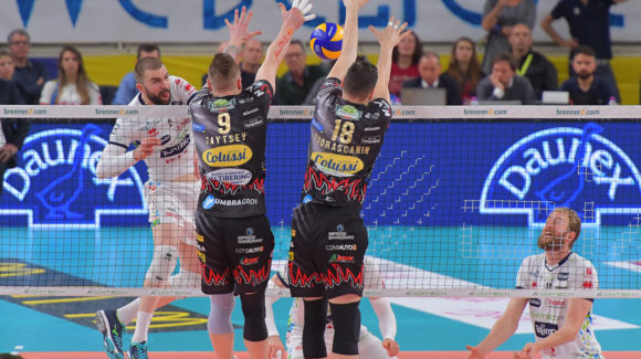 VINCE 3-0 TRENTO. SI VA ALLA BELLA VINCE 3-0 TRENTO. SI VA ALLA BELLA