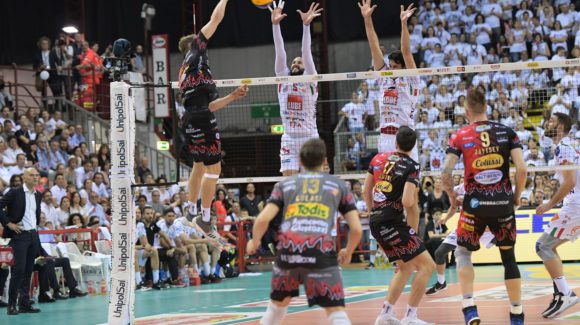 GARA 5 -3! BLOCK DEVILS AL LAVORO AL PALAEVANGELISTI GARA 5 -3! BLOCK DEVILS AL LAVORO AL PALAEVANGELISTI